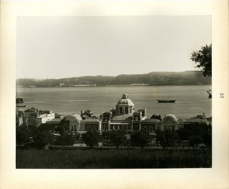 [Palacio do Conde de Burnay, na Junqueira; fachada posterior (norte), vista do jardim do palacio]