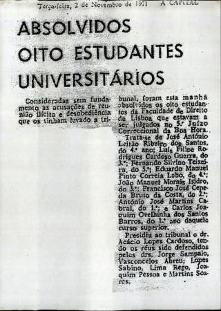 <b>"Absolvidos Oito Estudantes[...]</b>